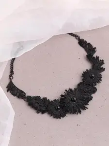 SOHI Black Open Necklace