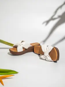 Inc 5 White Wedge Sandals with Bows