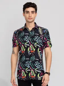 Snitch Men Black & Blue Abstract Printed Cotton Casual Shirt