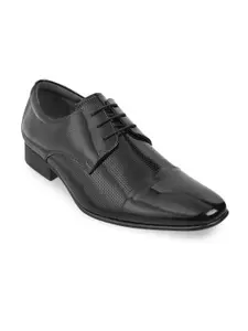 Mochi Men Black Textured Leather Formal Derbys