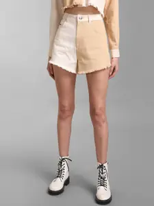 KZ07 By Kazo Women Off White & Peach Colourblocked High-Rise Cotton Denim Shorts