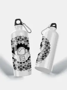 macmerise White & Black Astronaut Peeking Design Sipper Water Bottle 750 ml