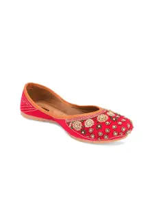 DESI COLOUR Women Embellished Ethnic Mojaris Flats
