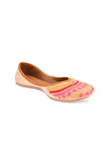 DESI COLOUR Women Embellished Ethnic Mojaris Flats