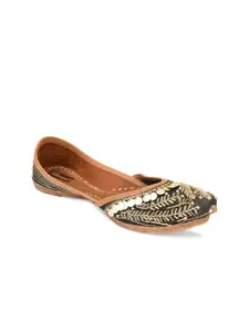 DESI COLOUR Women Black Ethnic Mojaris Flats
