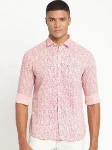 Turtle Men Pink Slim Fit Floral Printed Casual Shirt