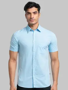 Parx Men Blue Pure Cotton Roll Up Sleeves Spread Collar Casual Shirt
