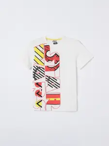Fame Forever by Lifestyle Boys White & Coral Star Wars Printed T-shirt