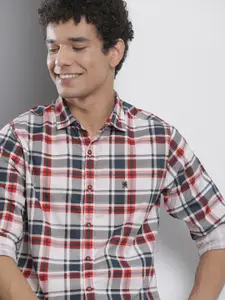 The Indian Garage Co Men White & Red Checked Pure Cotton Casual Shirt