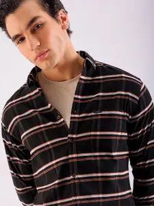 The Indian Garage Co Men Black & White Checked Casual Shirt