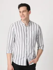 Lee Men Slim Fit Striped Casual Shirt