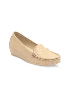 Flat n Heels Women Textured Loafers