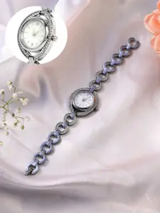 HAUTE SAUCE by  Campus Sutra HAUTE SAUCE by Campus Sutra Women Embellished Dial & Stainless Steel Bracelet Style Straps Analogue Watch