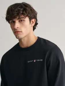 GANT Men Solid Round Neck Sweatshirt