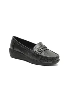 VALIOSAA Women Textured Loafers