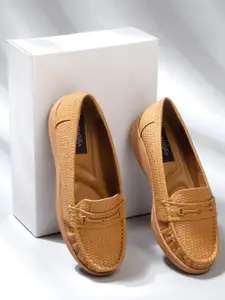 VALIOSAA Women Textured Loafers