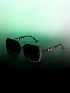 HAUTE SAUCE by  Campus Sutra HAUTE SAUCE by Campus Sutra Women Oversized Sunglasses with Polarised Lens AW24_HSSG2595