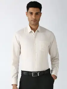 Peter EnglandMen Slim fit striped cotton formal shirt