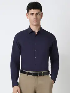 Van Heusen Men Slim Fit Opaque Formal Shirt