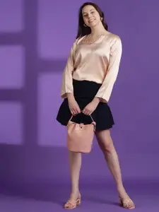 Kotty Women Solid V-Neck Top