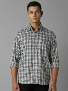 Louis Philippe Sport Men Spread Collar Tartan Checked Cotton Slim Fit Casual Shirt