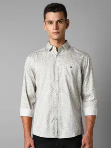 Louis Philippe Sport Men Spread Collar Geometric Printed Cotton Slim Fit Casual Shirt