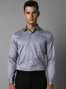 Louis Philippe Men Spread Collar Solid Cotton Slim Fit Formal Shirt