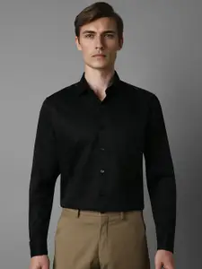 Louis Philippe Men Spread Collar Solid Cotton Slim Fit Formal Shirt