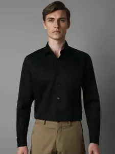 Louis Philippe Men Spread Collar Solid Cotton Slim Fit Formal Shirt