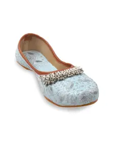 Apratim Women Embellished Ethnic Mojaris