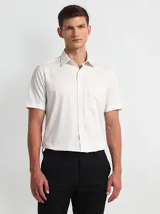 Arrow Men Modern Spread Collar Geometric Printed Cotton Slim Fit Formal Shirt