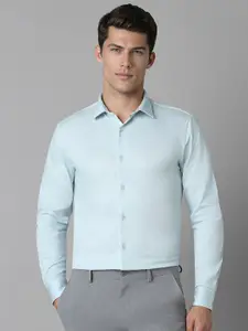 Louis Philippe Men Spread Collar Solid Cotton Slim Fit Formal Shirt