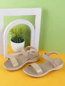 Mochi Women Open Toe Flats