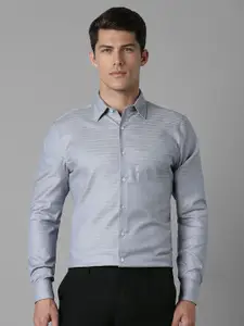 Louis Philippe Men Spread Collar Solid Cotton Slim Fit Formal Shirt