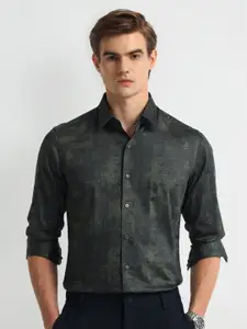 Arrow Men Classic Spread Collar Dyed Cotton Formal Shirt