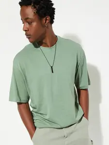 max URB_N Men Relaxed Fit Solid T-shirt