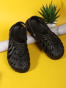 The Roadster Lifestyle Co Men Self Design Clogs