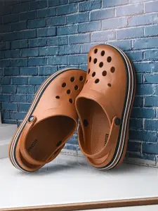 The Roadster Lifestyle Co Men Comfort Lightweight Clogs