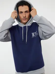 Trendyol Men Solid Hooded Sweatshirt