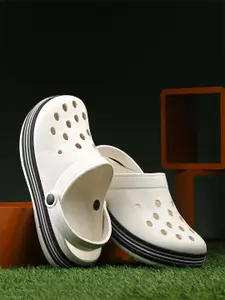 The Roadster Lifestyle Co Men Patterned Clogs