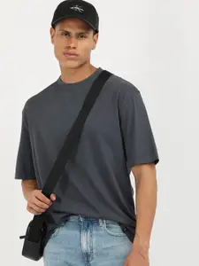 Calvin Klein Jeans Men Solid Round Neck Cotton Relaxed Fit T-Shirt