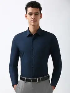 Peter England Men Cutaway Collar Solid Cotton Slim Fit Formal Shirt