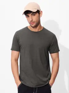 The Souled Store Men Solid Round Neck Cotton T-Shirt