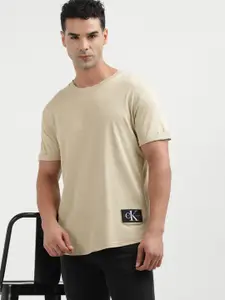 Calvin Klein Jeans Men Solid Round Neck Applique T-shirt