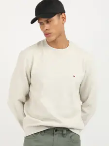 Tommy Hilfiger Men Solid Round Neck Sweatshirt