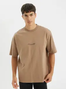 DeFacto Men Printed Drop-Shoulder Sleeves Applique T-shirt