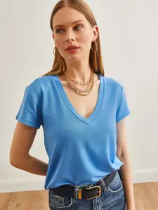 Olalook Women V-Neck Applique T-shirt