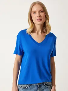 Happiness istanbul Women Solid V-Neck T-Shirt
