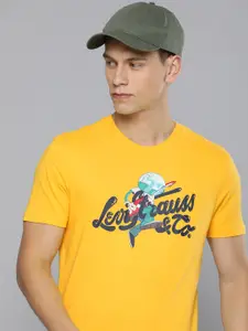 Levis Pure Cotton Graphic Printed Casual T-shirt