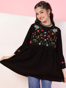 BAESD Floral Embroidered Top